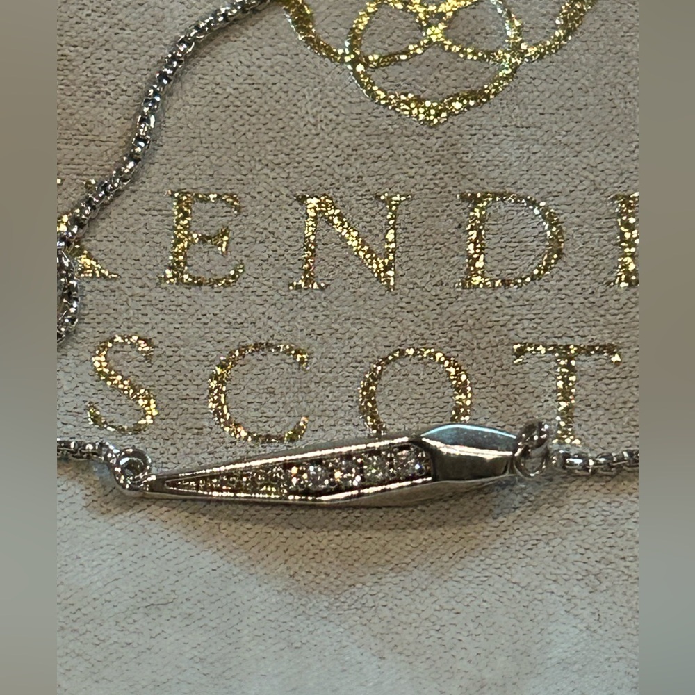 Kendra Scott Tabitha Pendant Necklace In Silver NWT - Picture 5 of 6